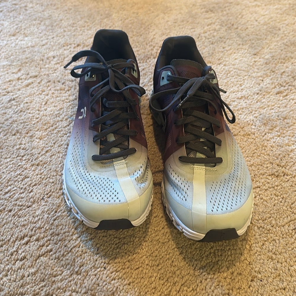 ON Cloudflow 3.0 Size 8.5 - barely worn